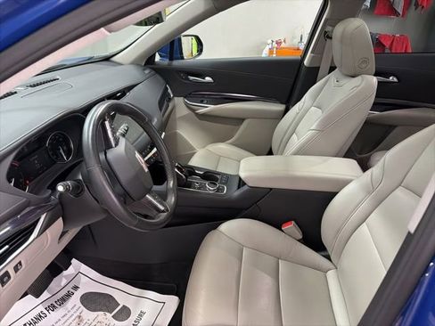 Certified 2023 Cadillac XT4 Luxury w/ Cold Weather Package image 7
