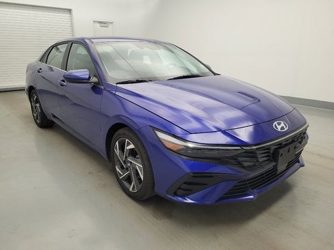 Used 2025 Hyundai Elantra SEL FWD image 13