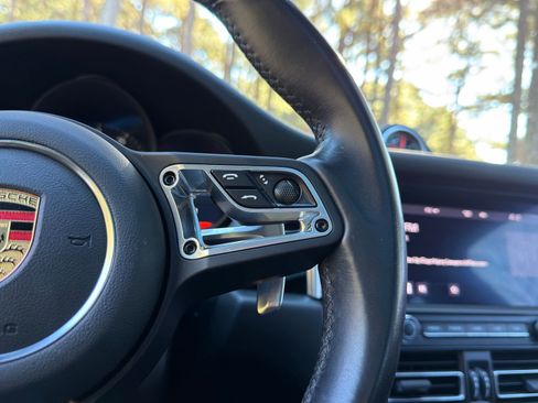 Used 2021 Porsche Macan image 23