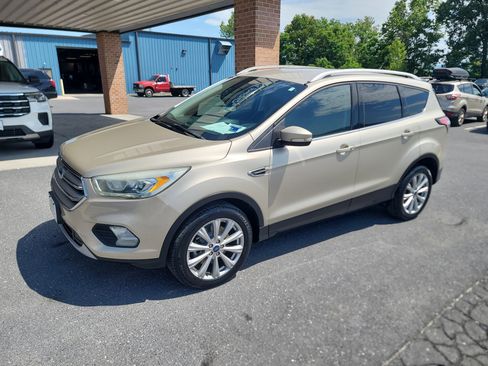 Used 2017 Ford Escape Titanium AWD/4WD image 2