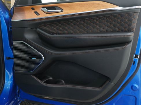 Used 2023 Jeep Grand Cherokee Summit image 9