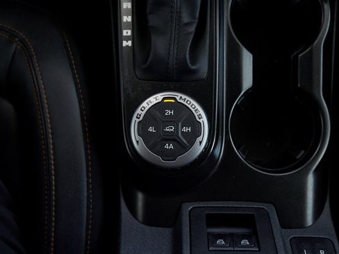 Used 2022 Ford Bronco Badlands image 39