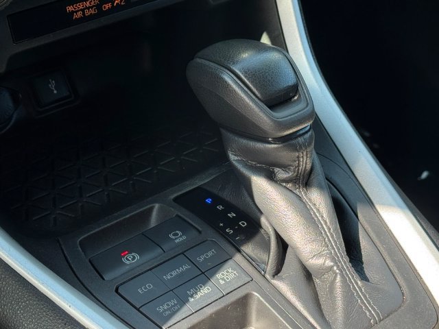 Used 2022 Toyota RAV4 LE AWD/4WD image 18