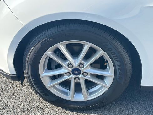 Used 2015 Ford Focus SE w/ Reverse Sensing Package image 5