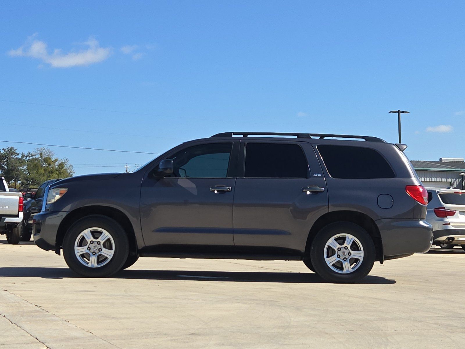 Used 2015 Toyota Sequoia SR5 RWD image 2