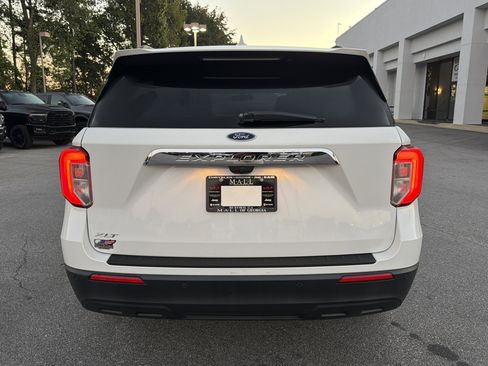 Used 2022 Ford Explorer XLT image 7