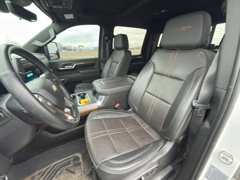 Used 2024 Chevrolet Silverado 3500 High Country w/ High Country Premium Package image 10