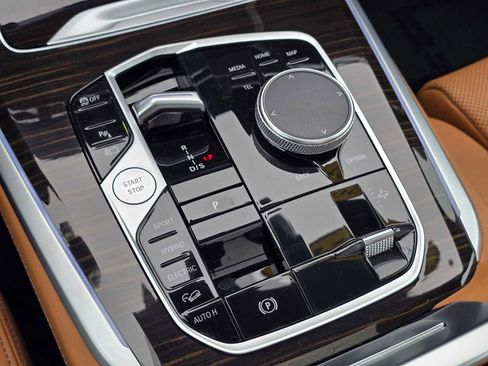 Used 2024 BMW X5 xDrive50e image 36