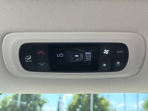 Used 2023 Chrysler Pacifica Touring-L FWD image 29