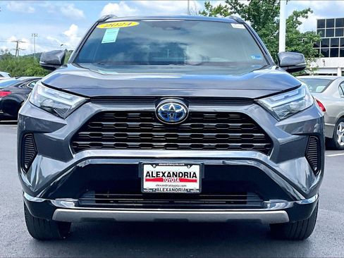 Used 2024 Toyota RAV4 SE w/ Convenience Package AWD/4WD image 3