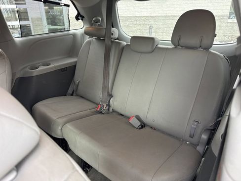 Used 2017 Toyota Sienna XLE image 20