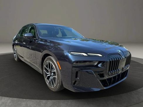 Used 2023 BMW 760i xDrive AWD/4WD image 3