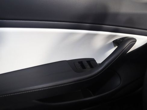 Used 2020 Tesla Model 3 Standard Range image 27