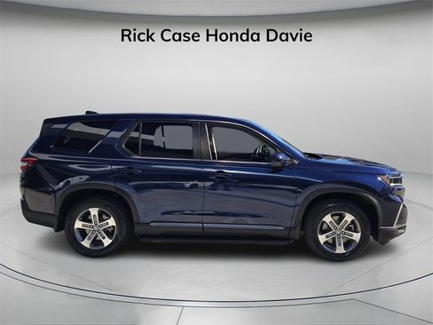 Certified 2024 Honda Pilot EX-L image 3