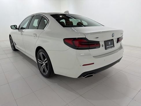 Certified 2023 BMW 530i xDrive w/ Premium Package AWD/4WD image 3