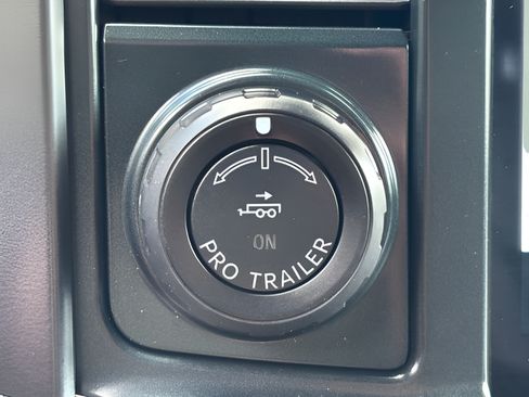Used 2025 Ford F150 Lariat AWD/4WD image 16