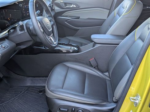 Used 2024 Chevrolet Trax ACTIV w/ Sunroof Package image 11