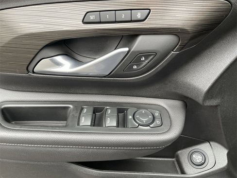 Used 2022 GMC Terrain SLT image 22