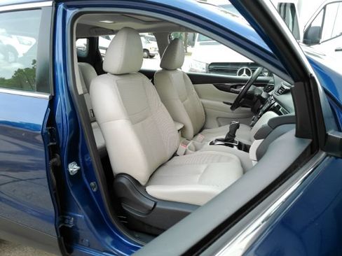 Used 2018 Nissan Rogue Sport SL w/ SL Premium Package FWD image 23
