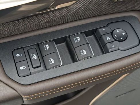 Used 2025 RAM 1500 Limited image 12