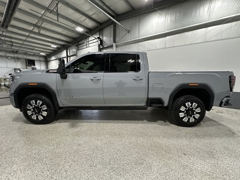 Used 2025 GMC Sierra 3500 AT4 w/ AT4 Premium Plus Package AWD/4WD image 5