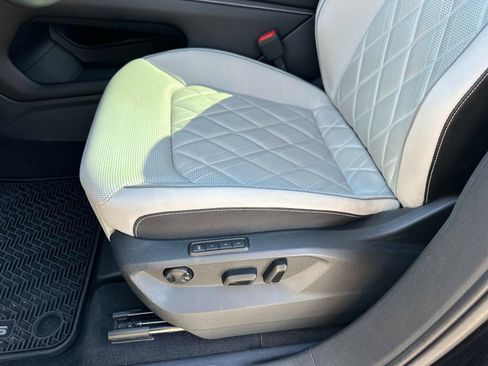 Used 2024 Volkswagen Atlas Cross Sport SEL Premium R-Line image 22