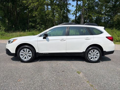 Used 2017 Subaru Outback 2.5i AWD/4WD image 2