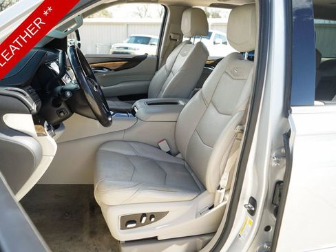 Used 2020 Cadillac Escalade Luxury image 8