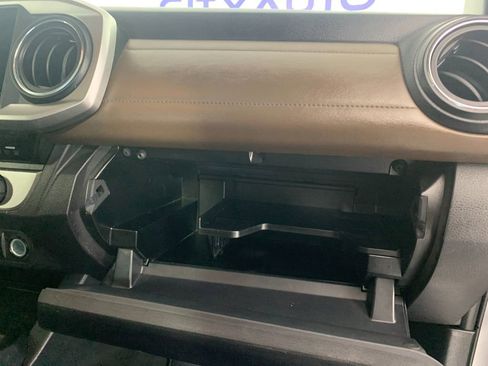 Used 2016 Toyota Tacoma Limited w/ Towing Package image 40