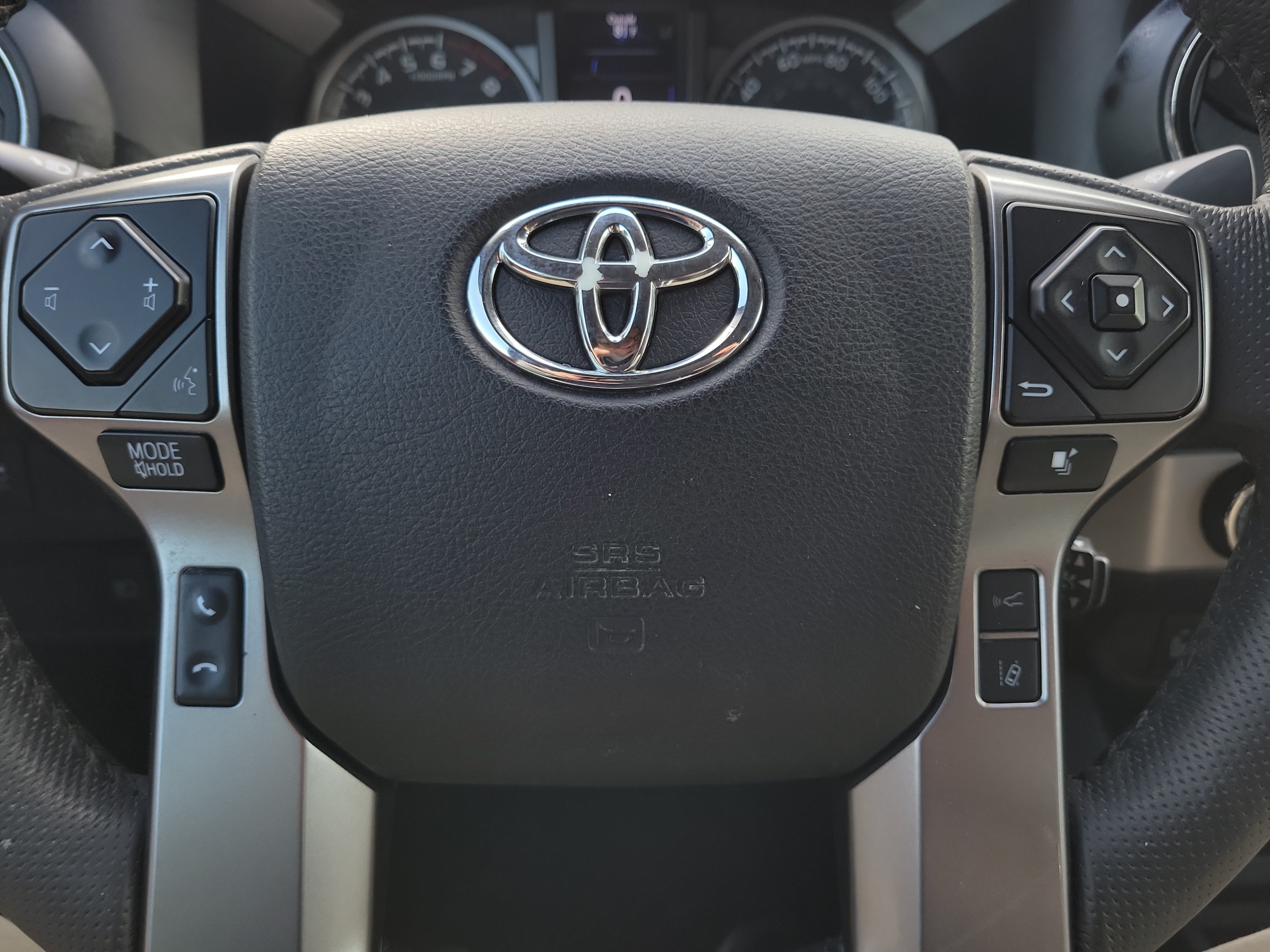 Used 2022 Toyota Tacoma SR5 w/ Technology Package AWD/4WD image 25