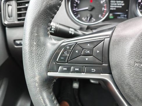 Used 2017 Nissan Rogue SV FWD image 25