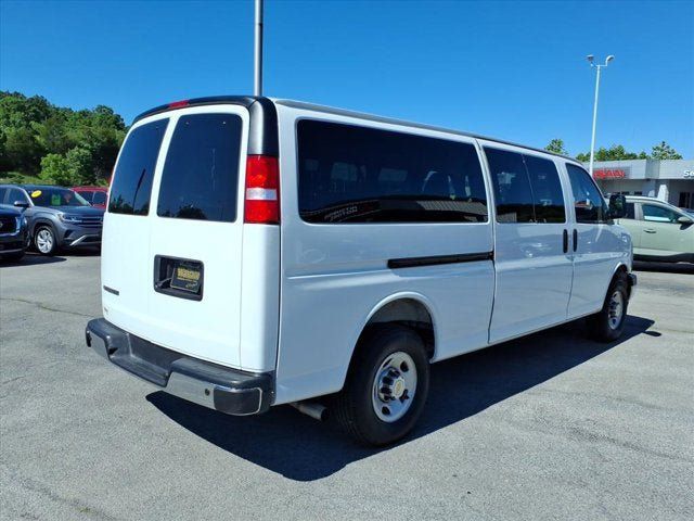 Used 2025 Chevrolet Express 3500 LT w/ LT Preferred Equipment Group RWD image 5