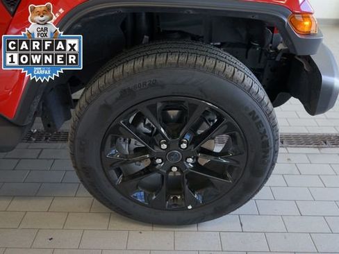 Used 2025 Jeep Wrangler Unlimited Sahara AWD/4WD image 16