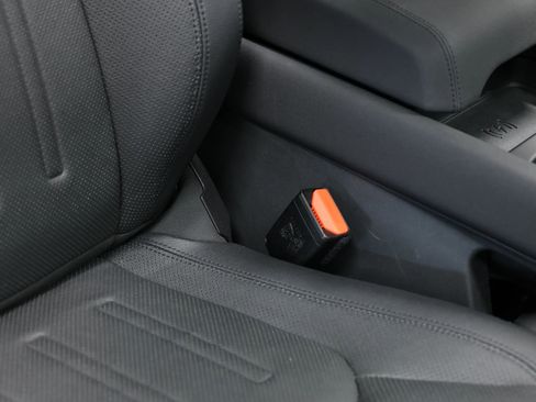 Used 2022 Land Rover Defender 110 SE image 80