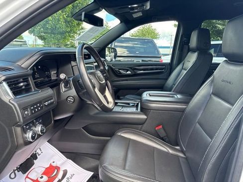 Used 2022 GMC Yukon XL Denali AWD/4WD image 9