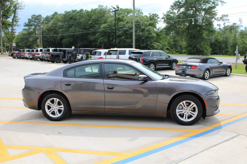 Used 2022 Dodge Charger SXT RWD image 2