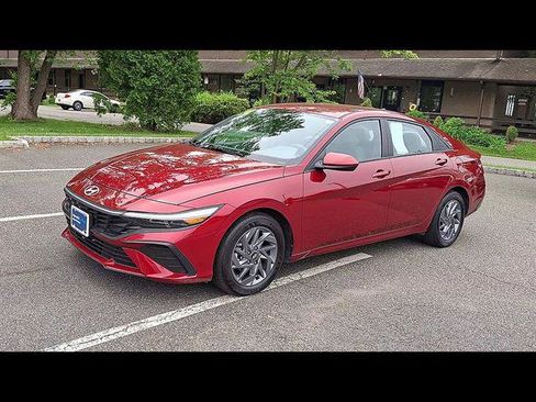 Certified 2024 Hyundai Elantra Blue FWD image 4