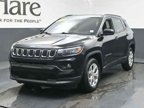 Used 2024 Jeep Compass Latitude AWD/4WD image 7