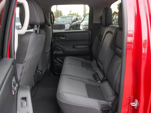 Used 2025 Nissan Frontier SV image 29