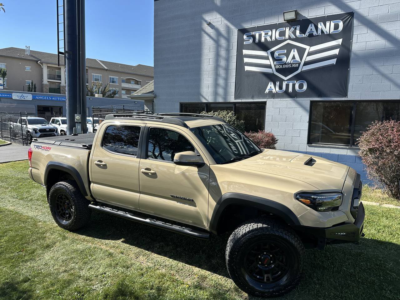 Used 2016 Toyota Tacoma TRD Off-Road AWD/4WD image 2