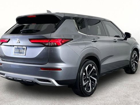 Used 2024 Mitsubishi Outlander SE FWD image 2