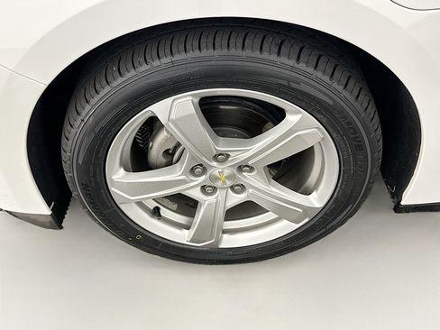 Used 2018 Chevrolet Volt LT w/ Comfort Package FWD image 11