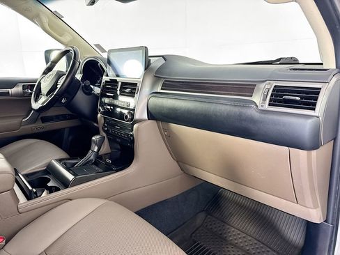 Used 2023 Lexus GX 460 Premium w/ Accessory Package AWD/4WD image 31