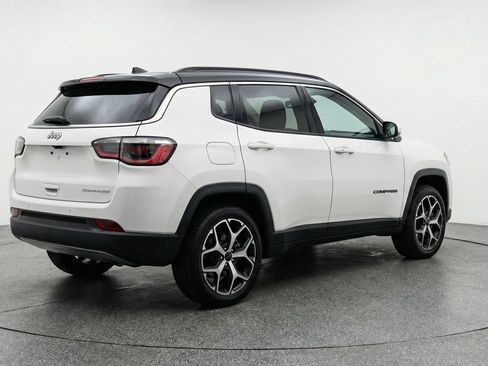 Used 2025 Jeep Compass Limited image 9