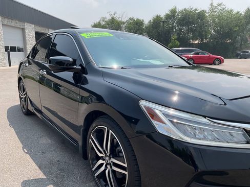 Used 2016 Honda Accord Touring image 11