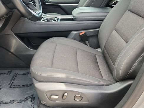 Used 2024 Chevrolet Traverse LT FWD image 9