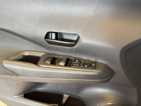 Used 2020 Nissan Kicks S image 20