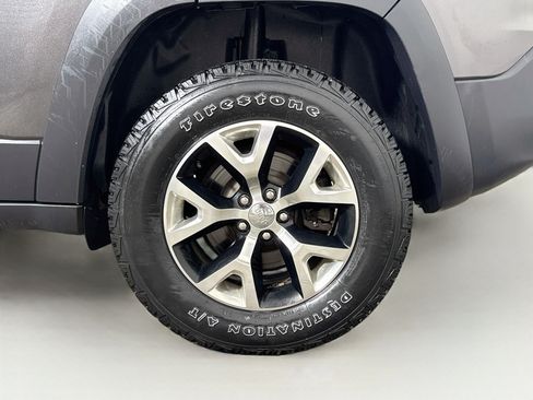 Used 2016 Jeep Cherokee Trailhawk w/ Comfort/Convenience Group AWD/4WD image 27