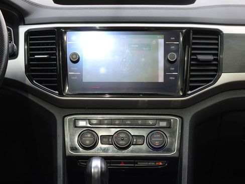 Used 2022 Volkswagen Atlas SEL Premium image 19