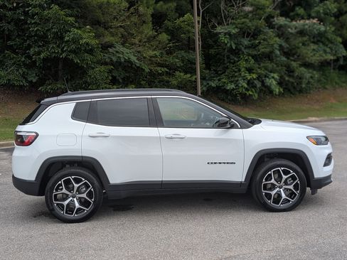 Used 2025 Jeep Compass Limited AWD/4WD image 9